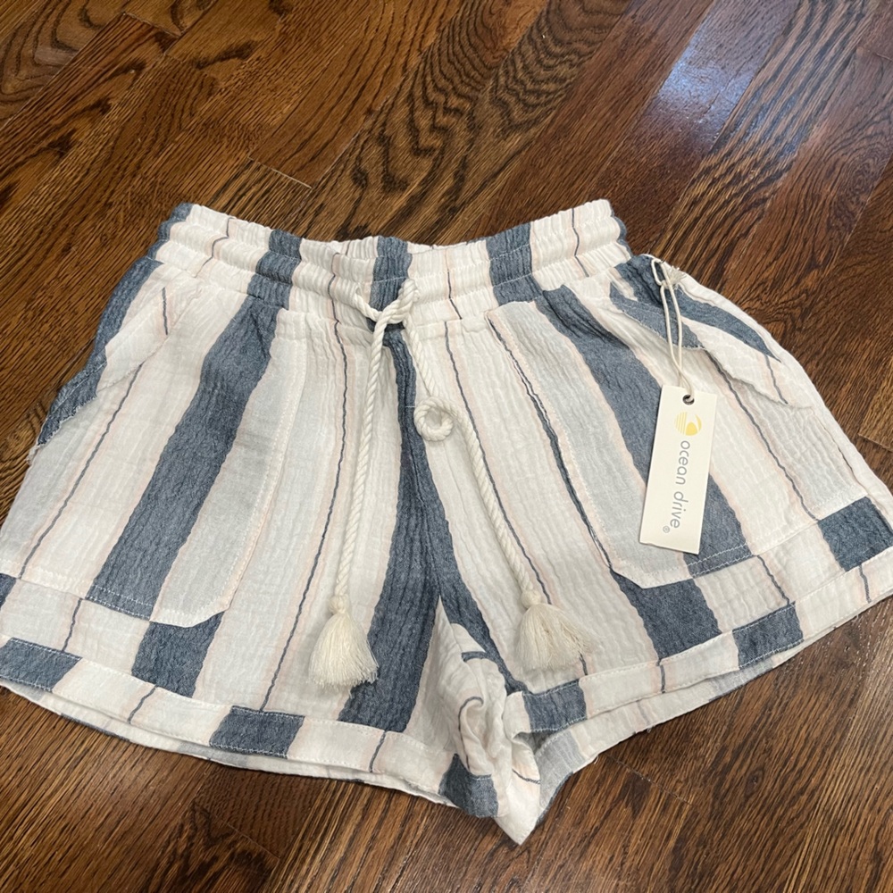 NWT Ocean Drive stripped shorts!